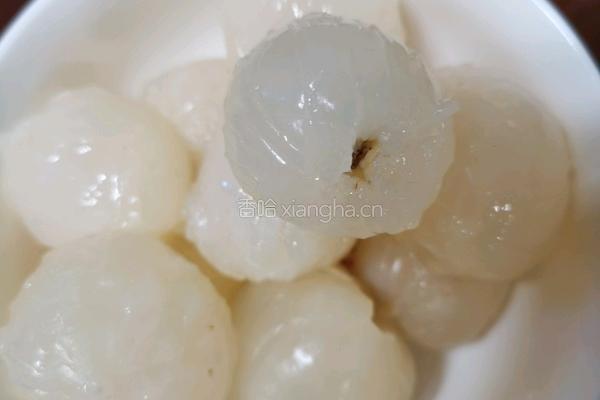 荔枝苏打气泡水的做法图解1