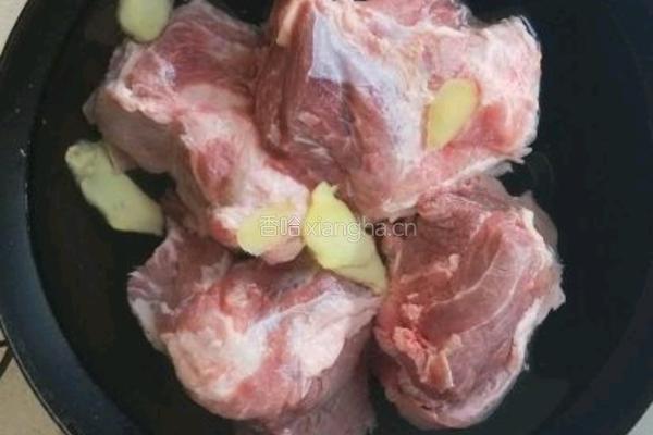 酱香大棒骨的做法图解2