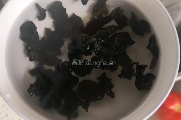 蘑菇土豆炖排骨的做法图解3