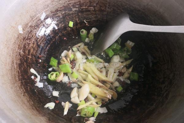 蘑菇土豆炖排骨的做法图解7