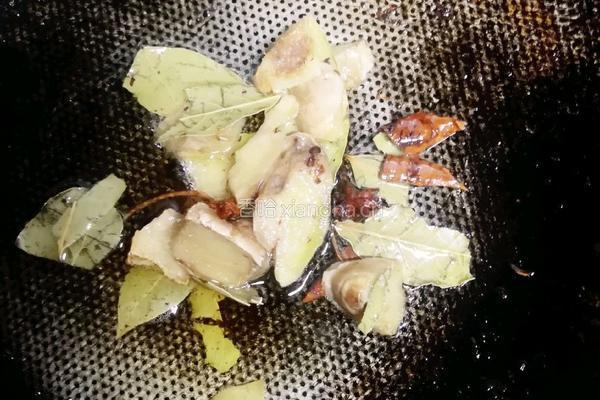干煸老鸭茶树菇的做法图解4