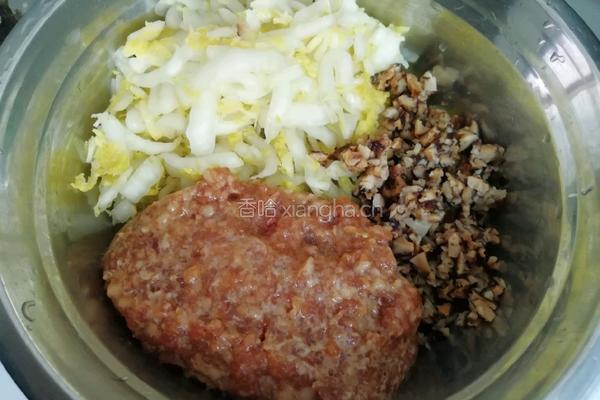 白菜香菇水饺的做法图解1