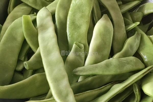 猪肉烧豆角的做法图解1