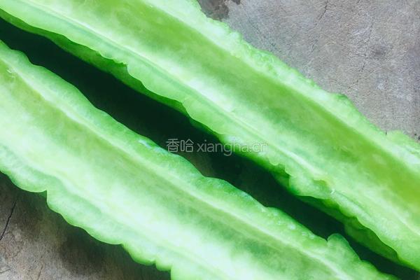 海米拌苦瓜的做法图解1