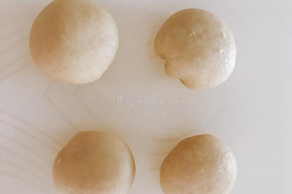 红豆沙蛋黄酥的做法图解2