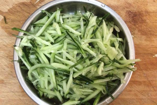 减脂凉拌鸡胸肉丝的做法图解9