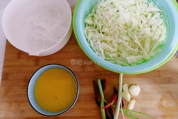 包菜粉丝的做法图解1