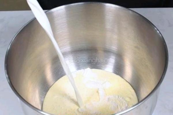 超火的ins蛋糕奶茶和蛋糕浆调制的做法图解3