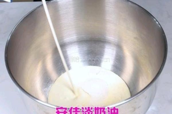 超火的ins蛋糕奶茶和蛋糕浆调制的做法图解2