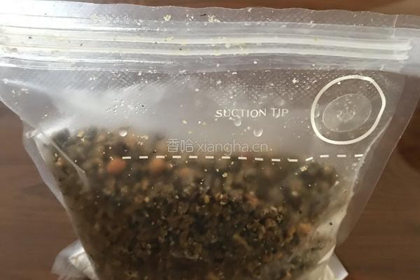 酥皮伍仁月饼的做法图解1
