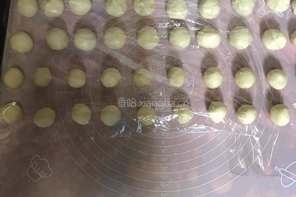 酥皮伍仁月饼的做法图解7