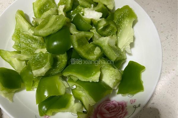 菜椒虾仁炒鸡蛋的做法图解1