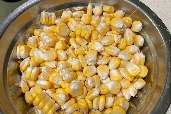 金玉鸿福（玉米甜豆炒火腿丁）的做法图解2