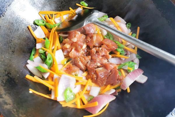 洋葱胡萝卜炒肉的做法图解4