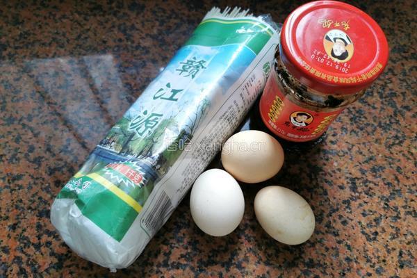 老干妈拌面的做法图解1
