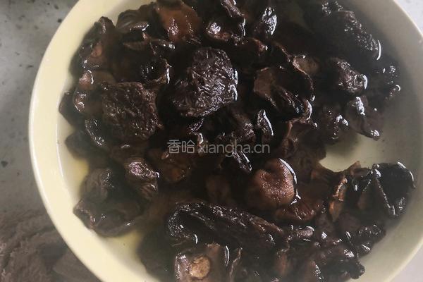香菇炖鸡汤的做法图解2