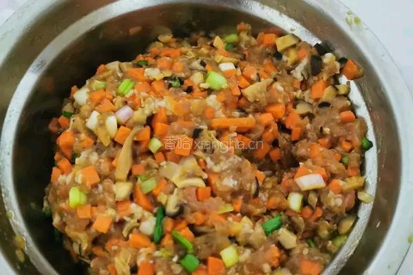 香菇胡萝卜肉馅蒸云吞的做法图解1
