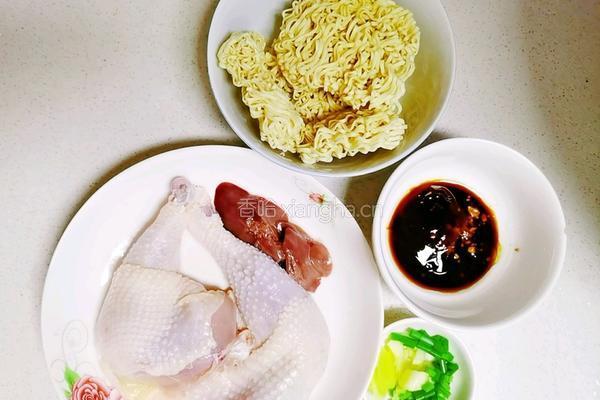 鸡腿肉鸡汁捞面的做法图解1