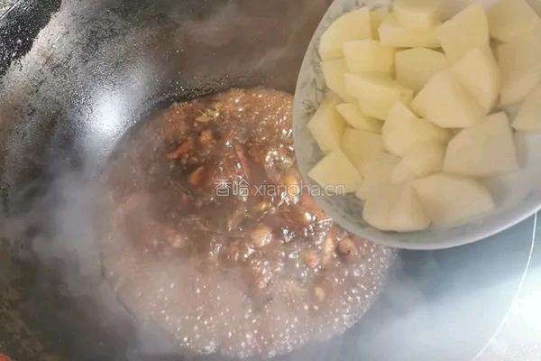 土豆焖红烧肉的做法图解6