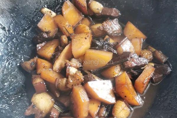 土豆焖红烧肉的做法图解7