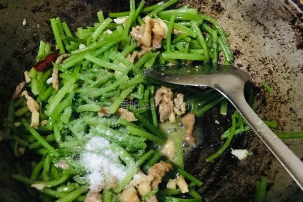 红薯梗炒过油肉的做法图解7