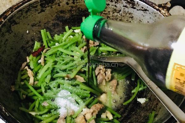 红薯梗炒过油肉的做法图解8