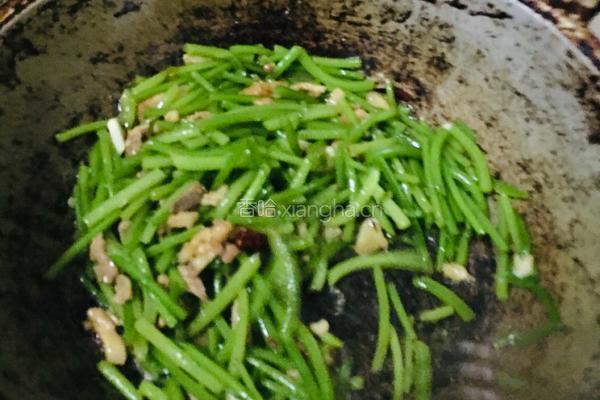 红薯梗炒过油肉的做法图解9