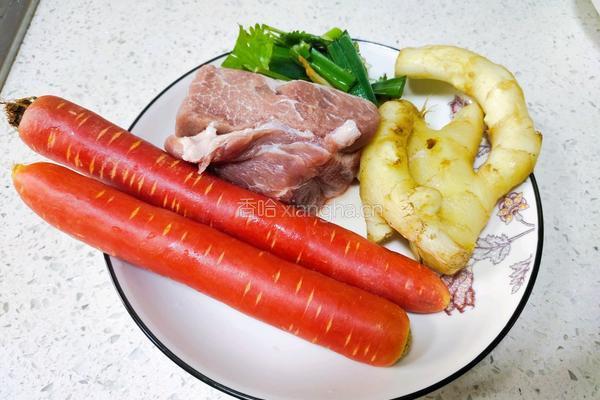 胡萝卜仔姜炒肉的做法图解1