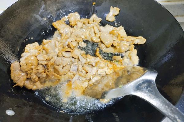 胡萝卜仔姜炒肉的做法图解5