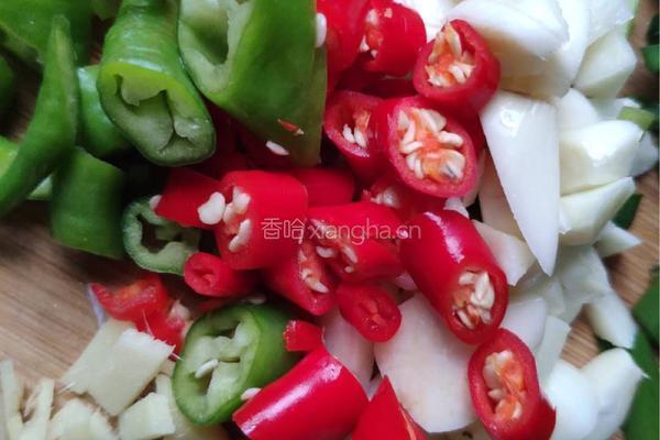 辣椒炒韭菜(小干鱼)的做法图解1
