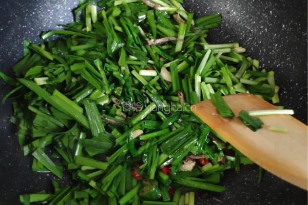 辣椒炒韭菜(小干鱼)的做法图解7