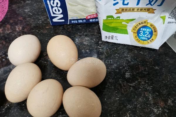 牛奶鸡蛋布丁的做法图解1