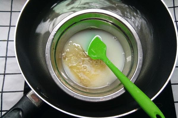 爱心樱花慕斯蛋糕的做法图解3