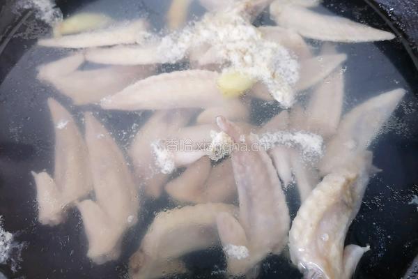 香辣鸡翅尖的做法图解2