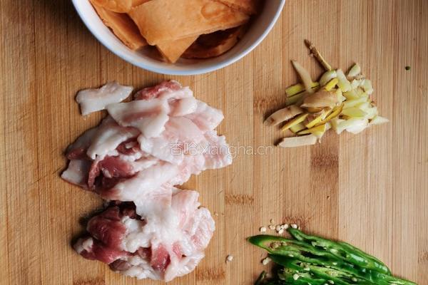 煎饼回锅肉的做法图解2