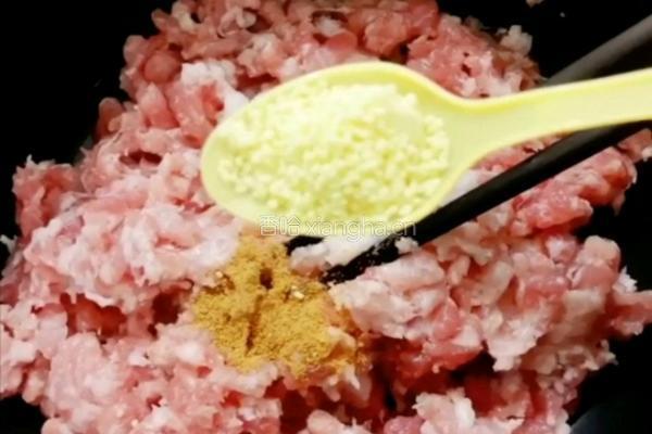 韭菜肉馅饼的做法图解2