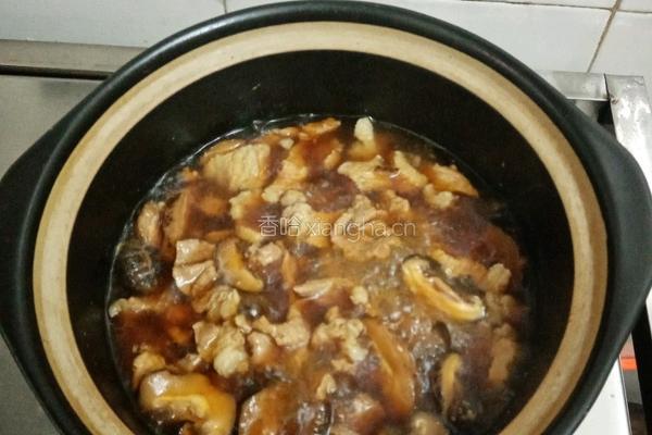 香菇炖猪肉的做法图解7
