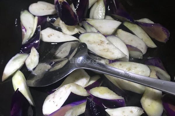蒜香肉沫茄子的做法图解4