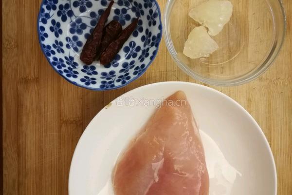 酱烧鸡胸肉的做法图解1