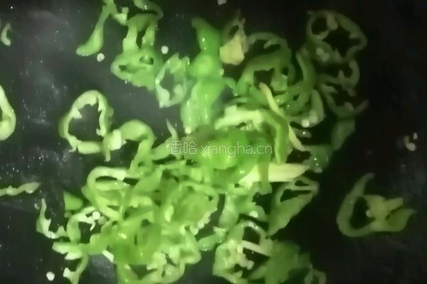 螺丝椒炒烟鸭肉的做法图解4