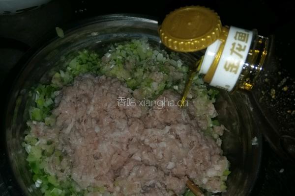 萝卜猪肉馅饺子的做法图解3