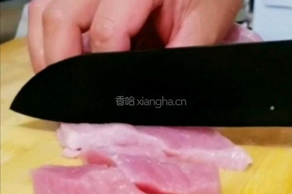孜然炒圆葱里脊肉的做法图解1