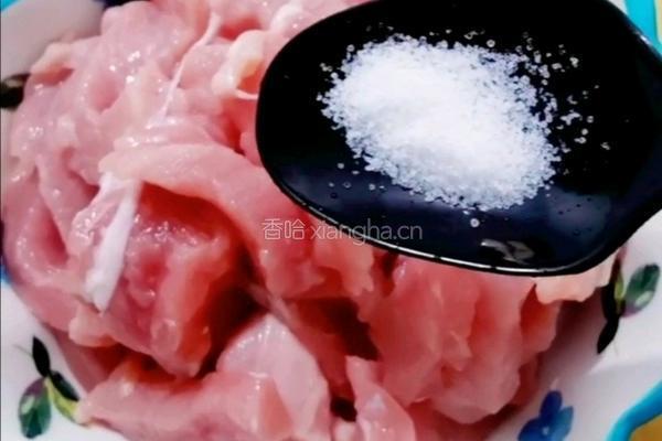 孜然炒圆葱里脊肉的做法图解3