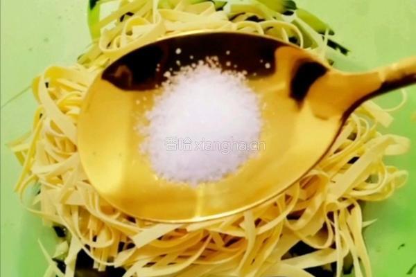 凉拌干豆腐丝的做法图解5
