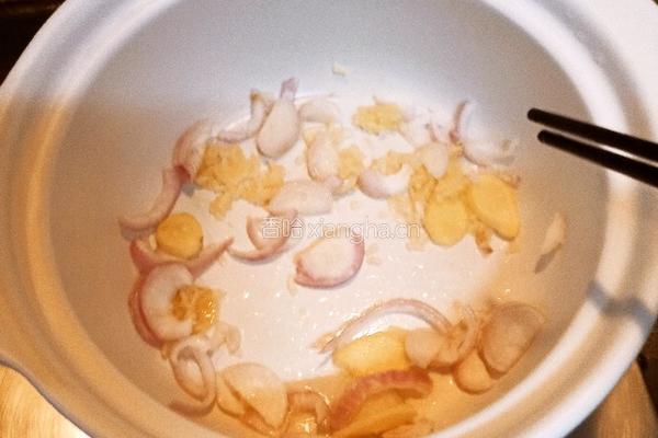 砂锅花胶鲍鱼鸡煲的做法图解5