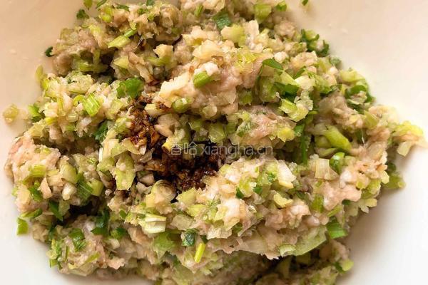 芹菜猪肉水饺的做法图解1