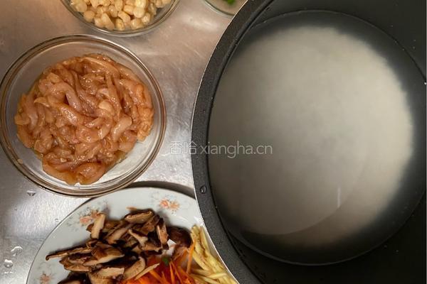 生姜香菇鸡丝粥的做法图解1