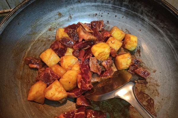 黑椒澳洲牛肉粒炒菠萝的做法图解4
