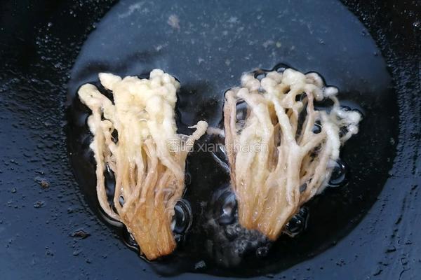 油炸金针菇的做法图解7