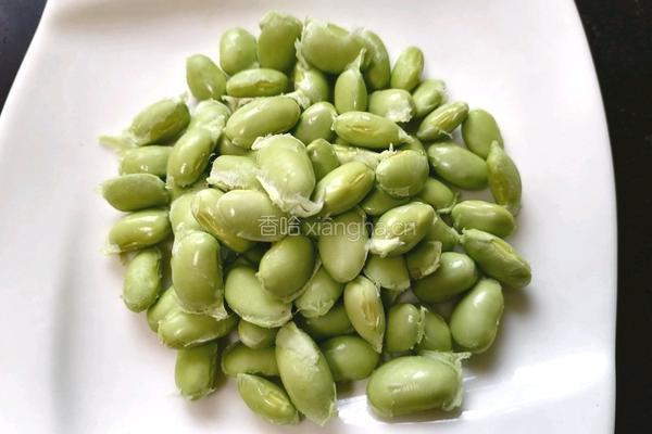 毛豆炒鸡丁的做法图解2